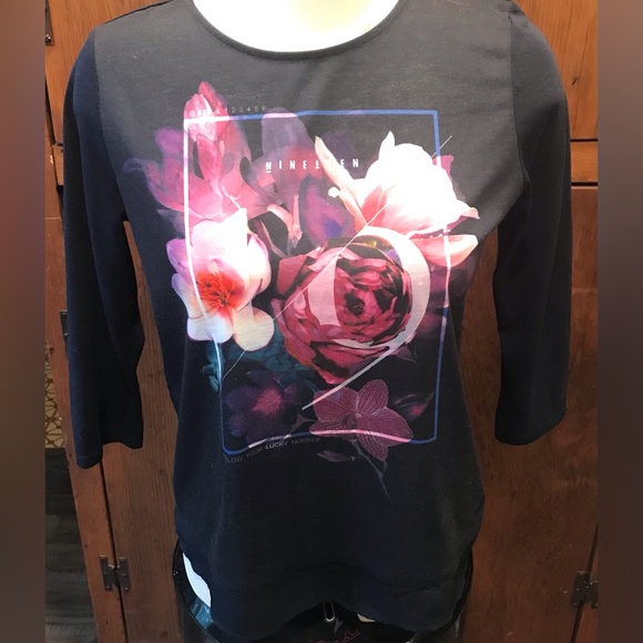 Cute Navy Blue Graphic Tee - Size Medium - Picture 1 of 7